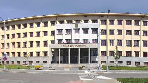 Lékařská fakulta v Hradci Králové, Univerzita Karlova
